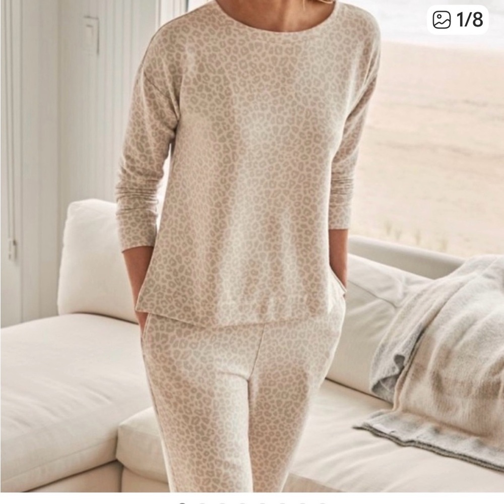 Tommy Bahama Cream Leopard-Print Lounge set size medium